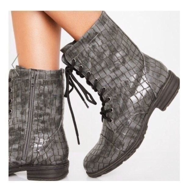 NEW IN BOX~Volatile Charcoal Underground Ankle Booties Sz 9