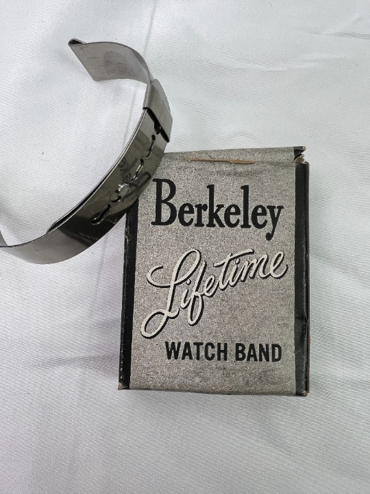 U.S. marked WW2 military watch New Old Stock Berkeley USA 16mm cuff band in box