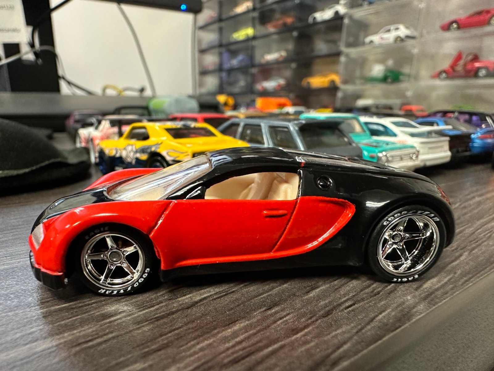 Hot Wheels Customized Bugatti Veyron - Mint