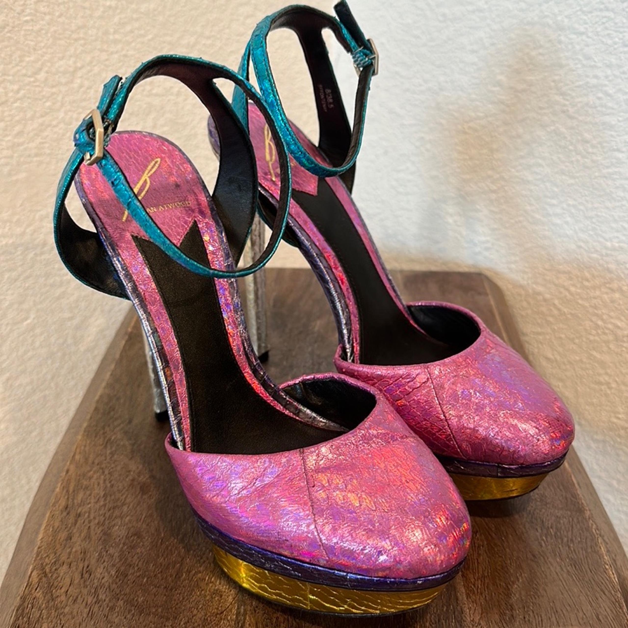 B Brian Atwood Fontenay Hologram Snakeskin Platform Pump Size US 8 EUR 38.5