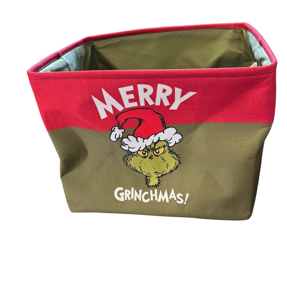 NWT Grinch Christmas Tote. Perfect to carry gifts or gift the bag!