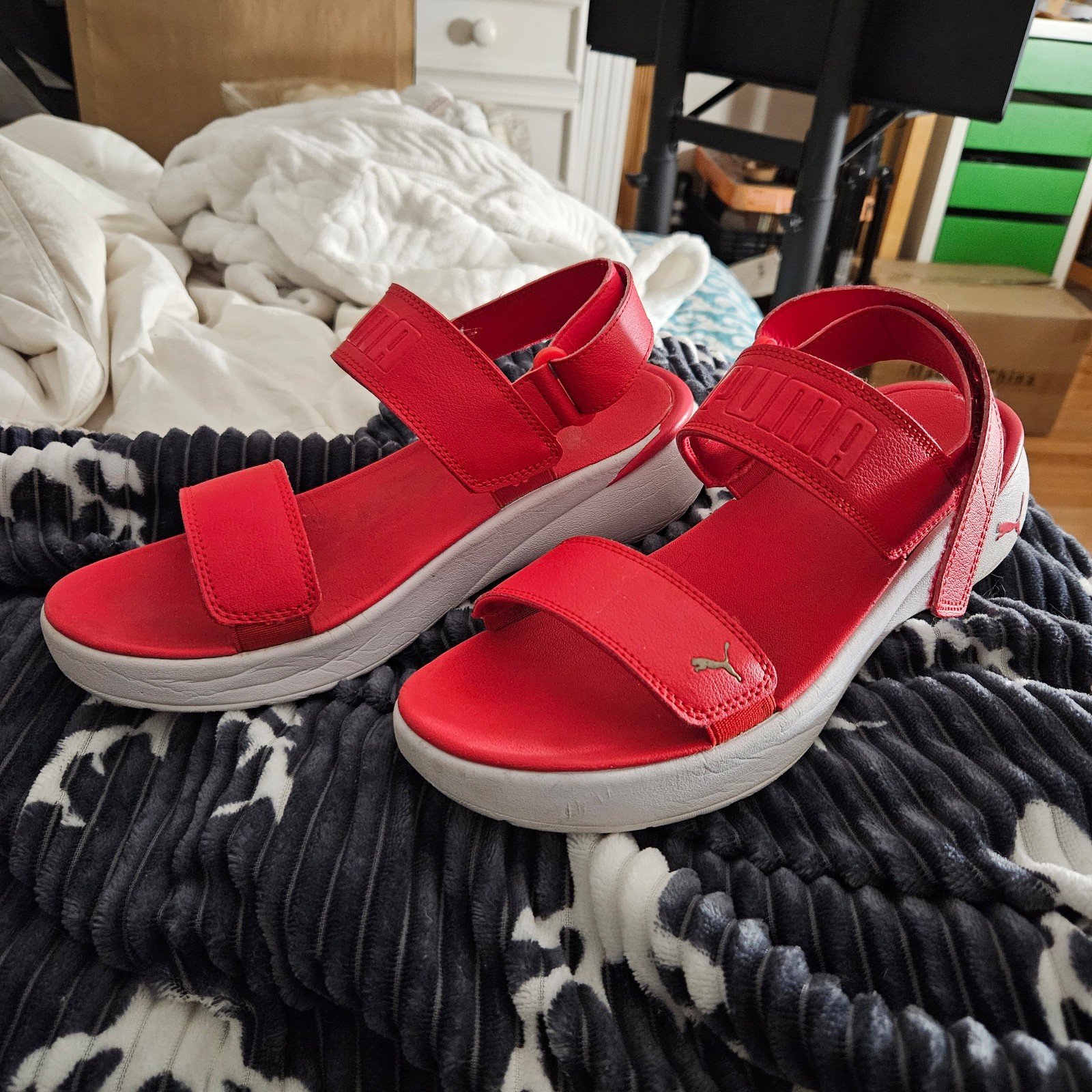 Puma hot sale red sandals