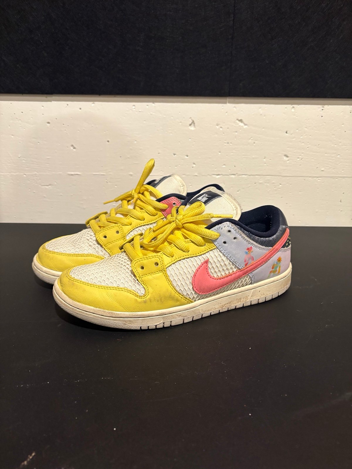 Nike SB dunk low LGBT BE true size 9