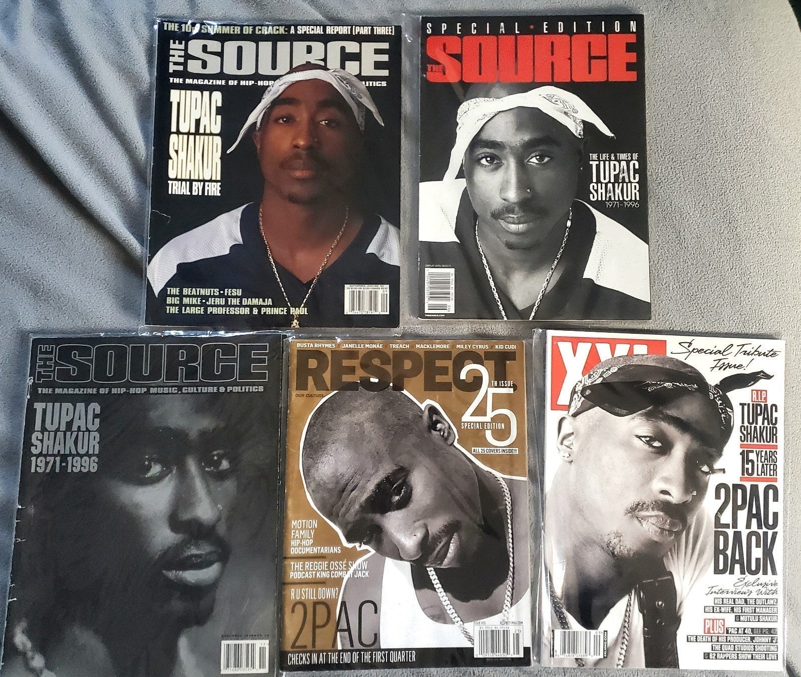2Pac/Tupac Magazine Bundle (5 pc + Poster)
