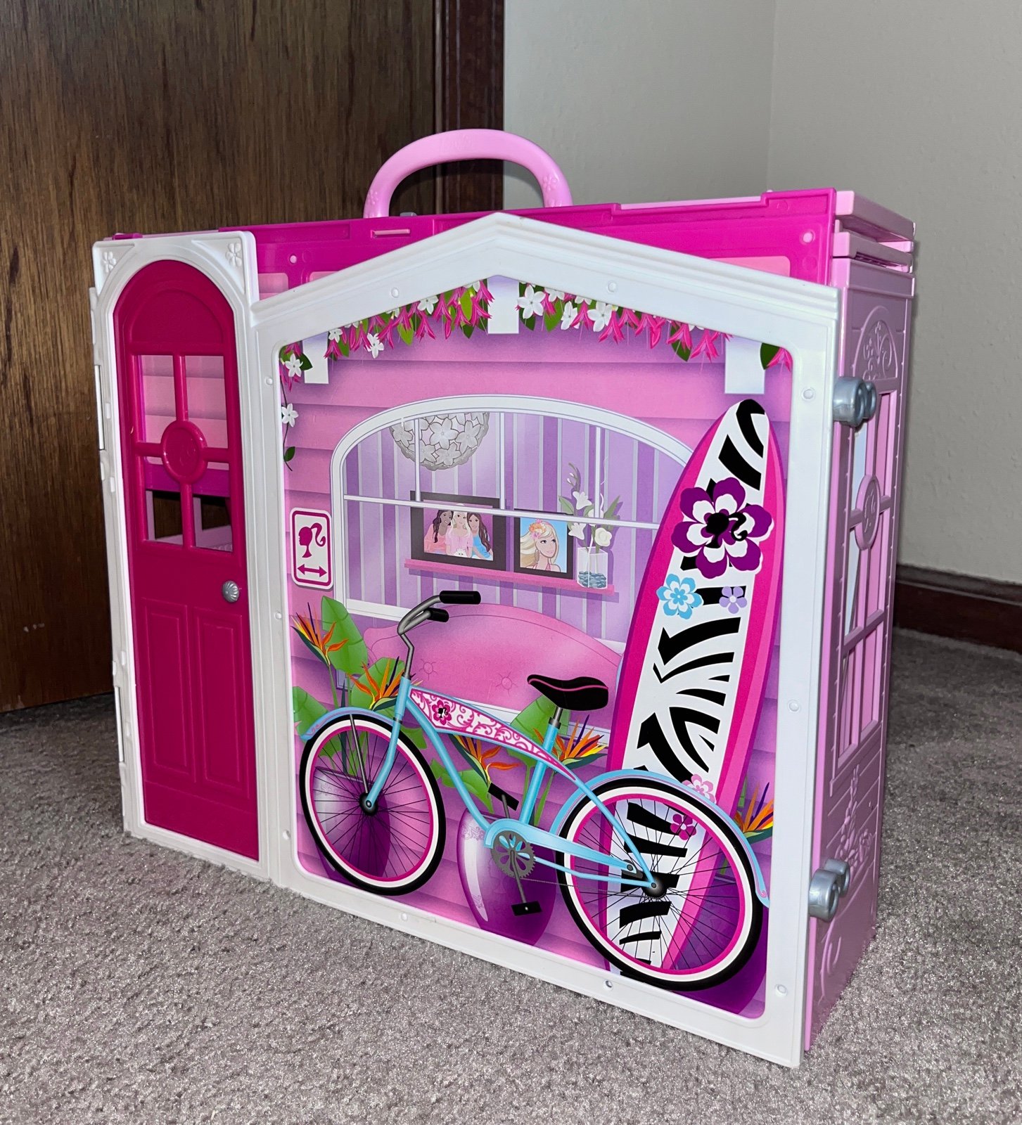 Barbie Beach House w/FURNITURE