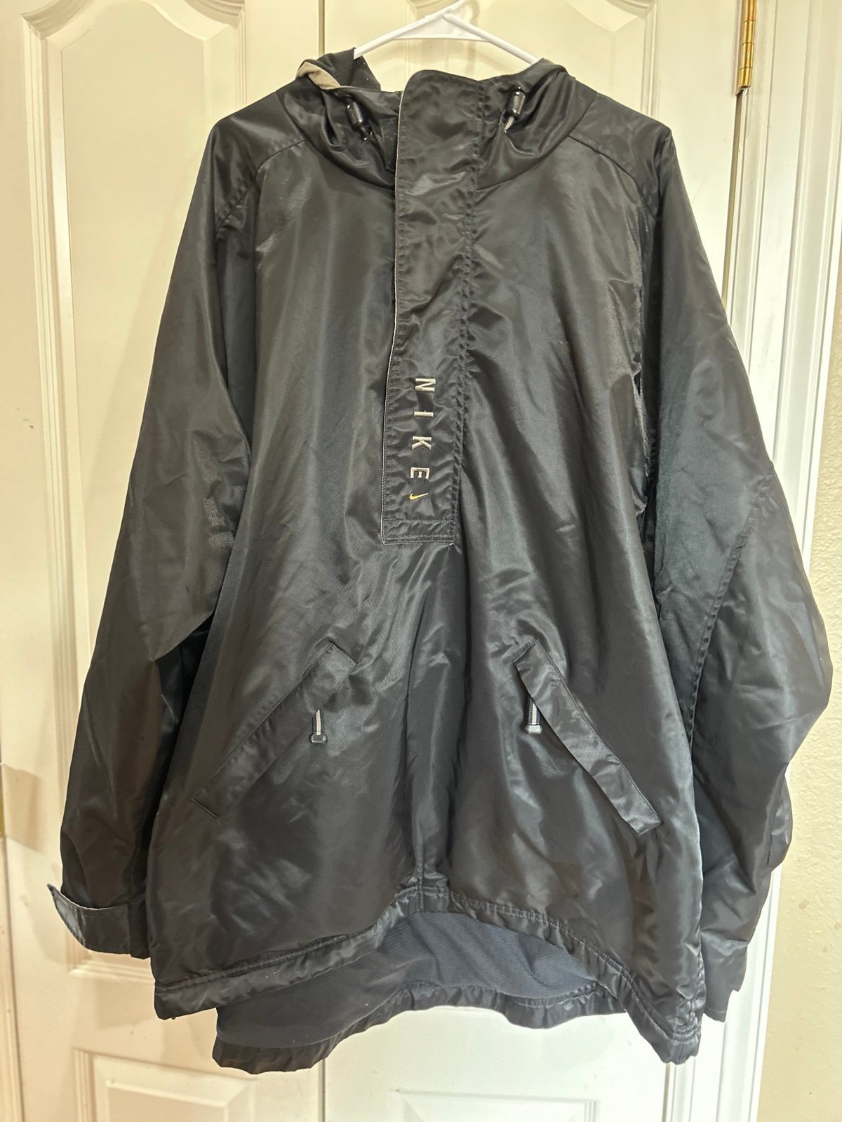 Nike hooded vintage windbreaker jacket