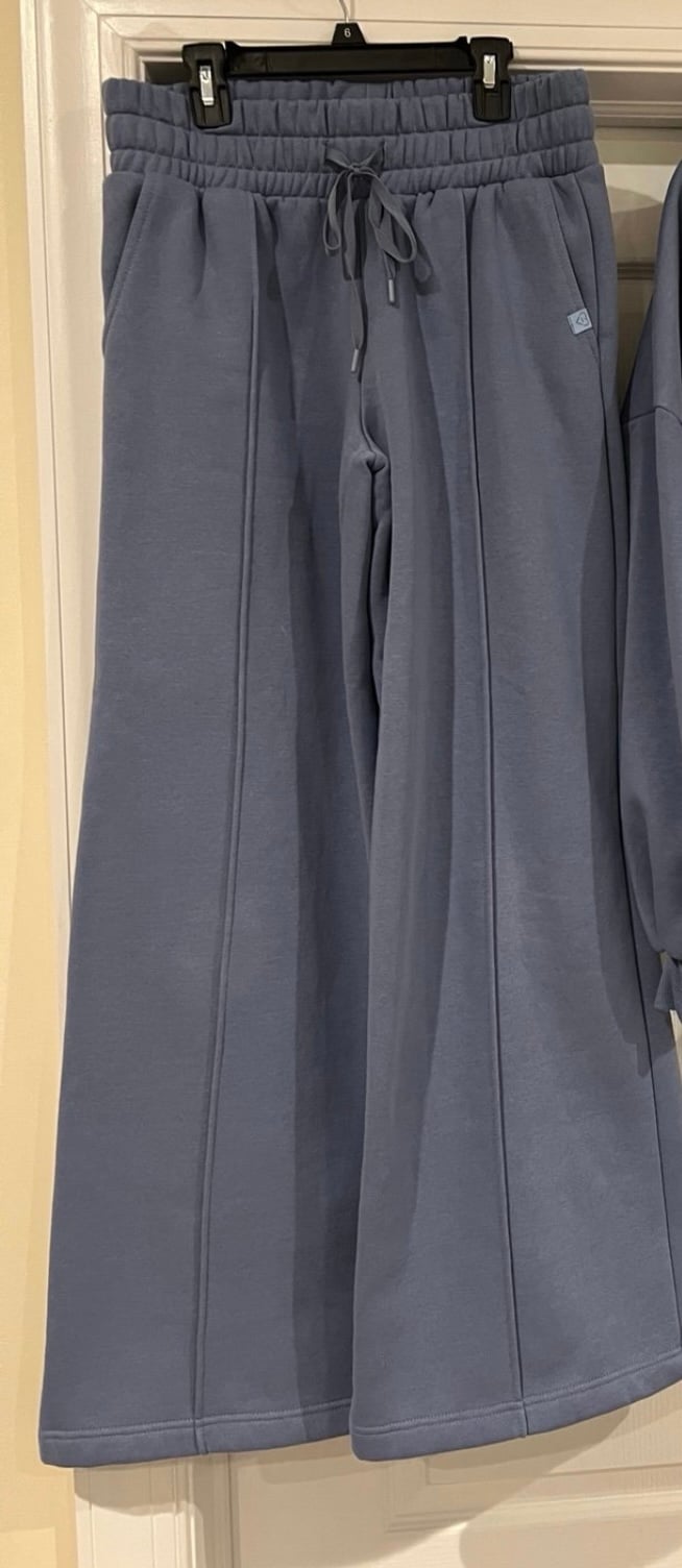 Blogilates marshmallow wide leg fleece PANTS ONLY- XS