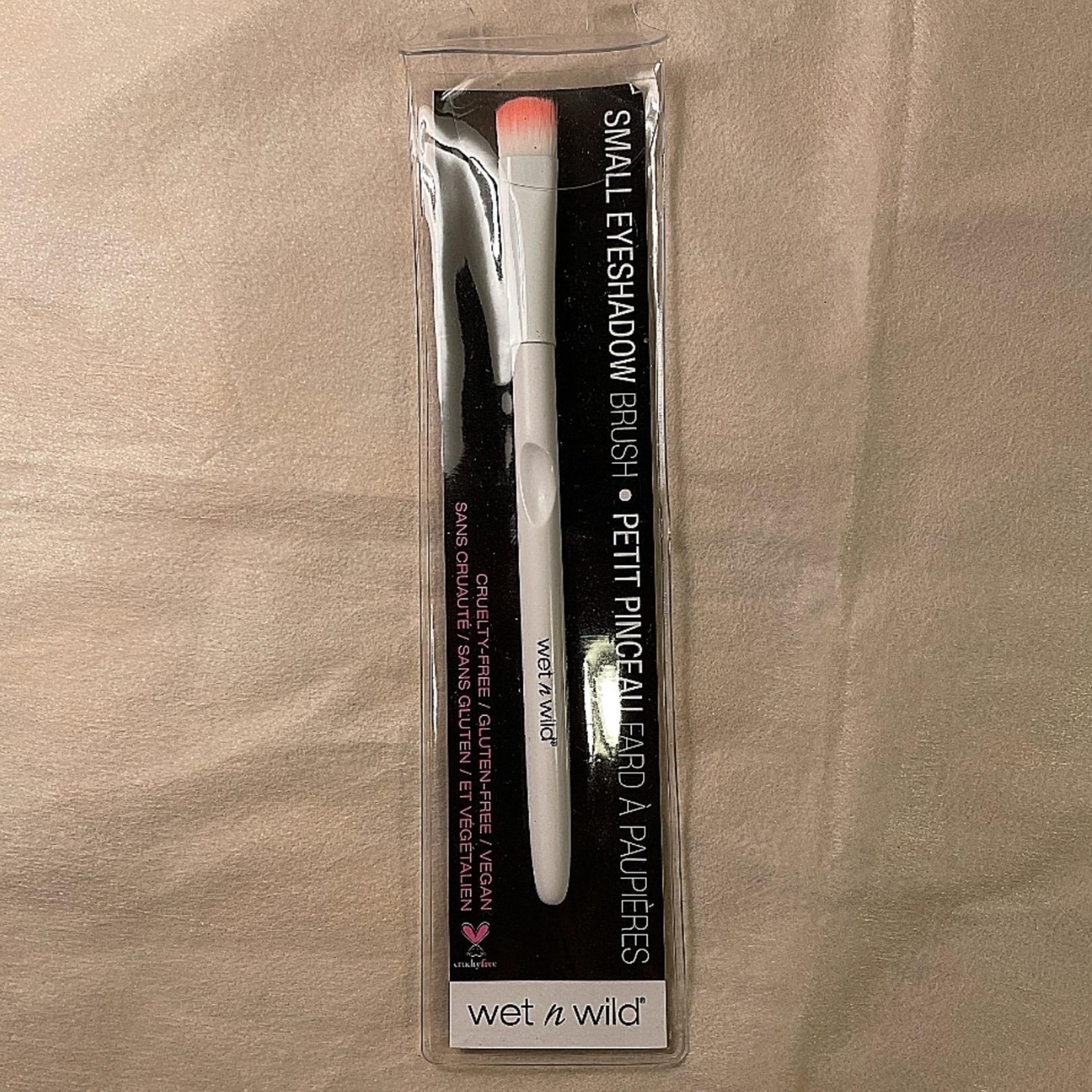 Wet N Wild - Small Eyeshadow Brush (white & pink) C785