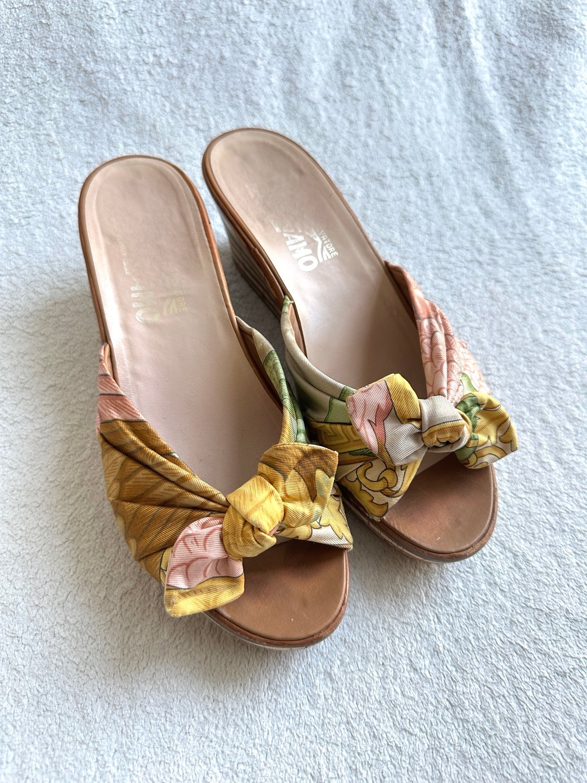 Salvatore Ferragamo floral mules 8.5B sandals bow accent slides