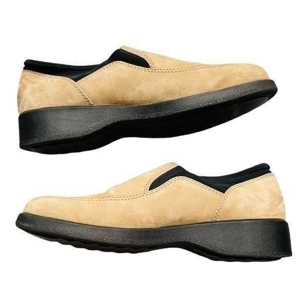 CLARKS SILLIAN Tan Beige Leather Slip On Comfort Shoes Loafers NWOT Size 6 1/2