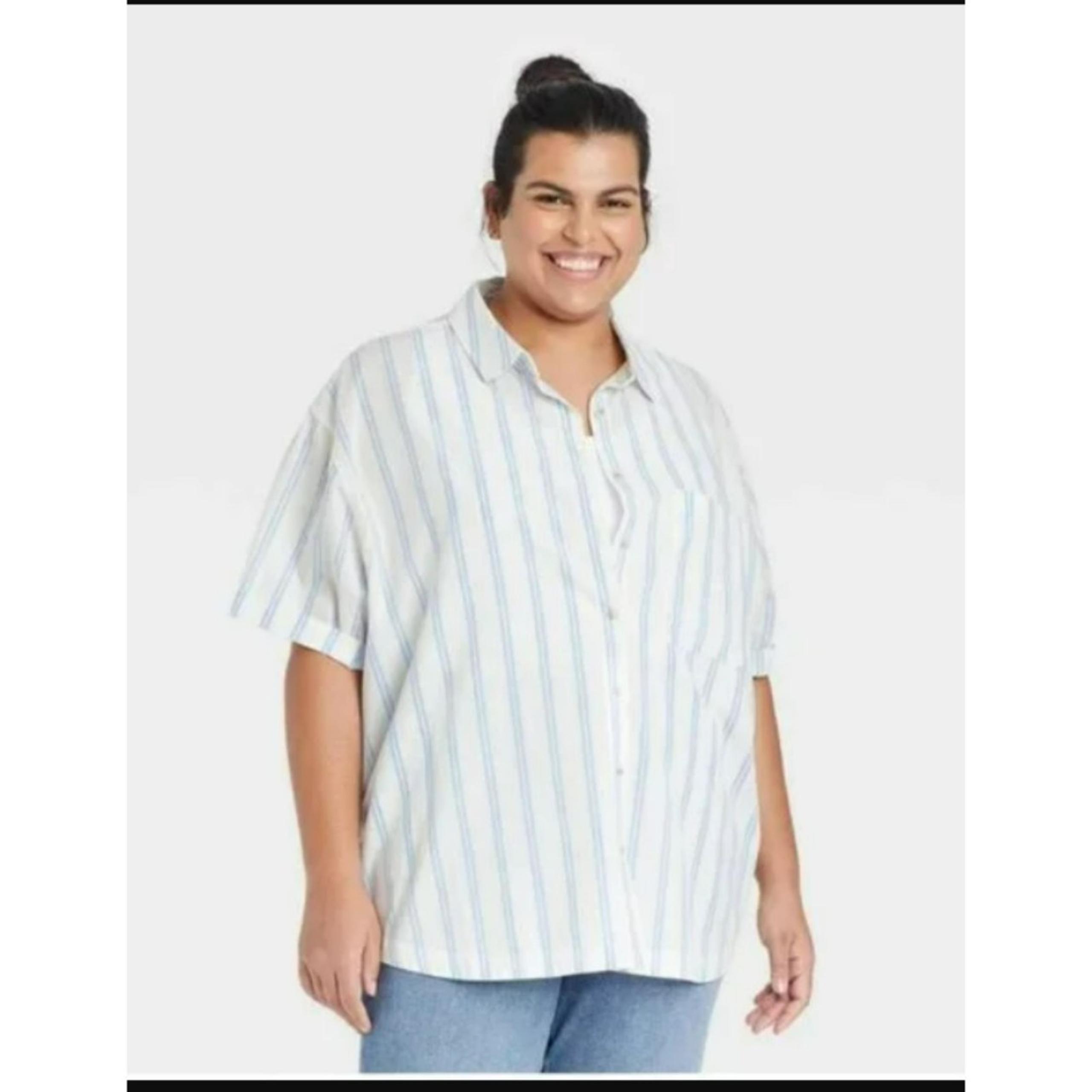 250 Women's Ava & Viv Blue Stripe Button-Down Shirt Short Sleeve Boxy Fit Top