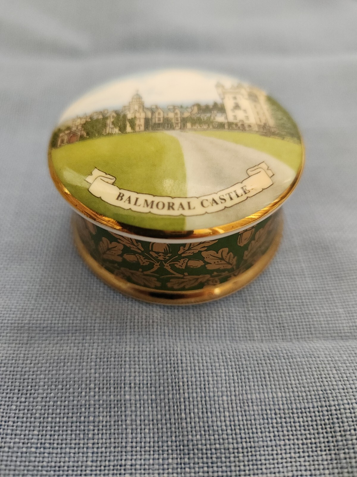 BALMORAL CASTLE,TRINKET BOX VTG FINE BONE CHINA - 2 1/4 in diameter,1 in tall