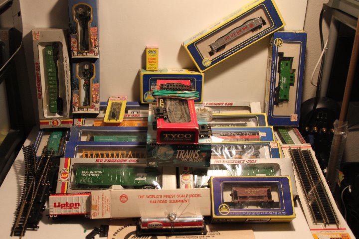 LOT TYCO AHM MODEL POWER ENGINES TANK