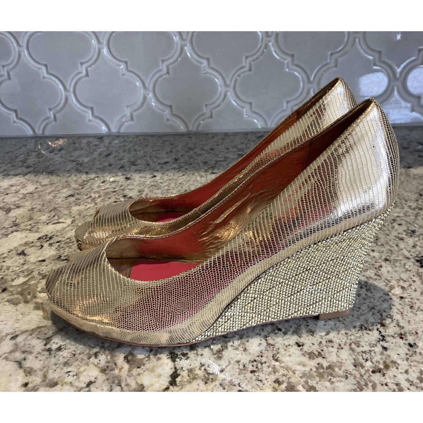 LILLY PULITZER SZ 7 1/2 RESORT CHIC GOLD LEATHER SLIP ON PEEP TOE WEDGES