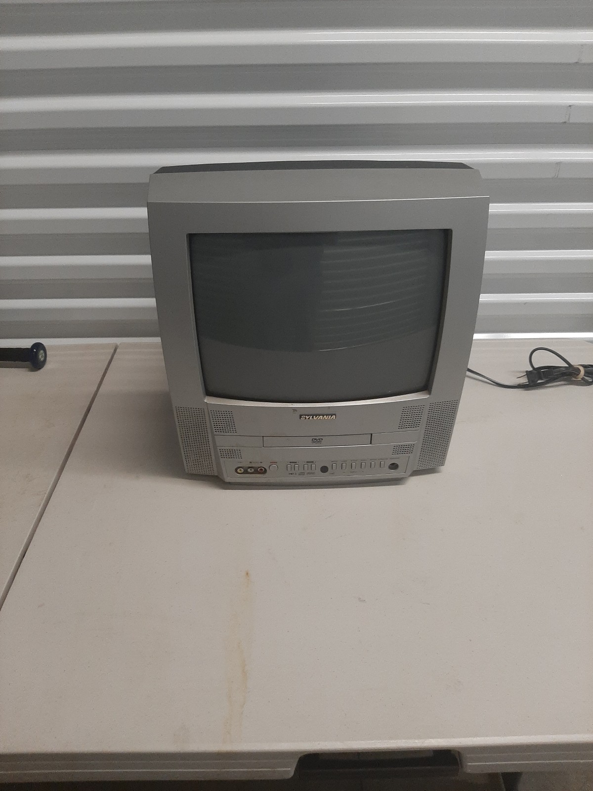 Sylvania CRT Retro Gaming TV/DVD Combo No Remote Vintage 13 Television 6513VD