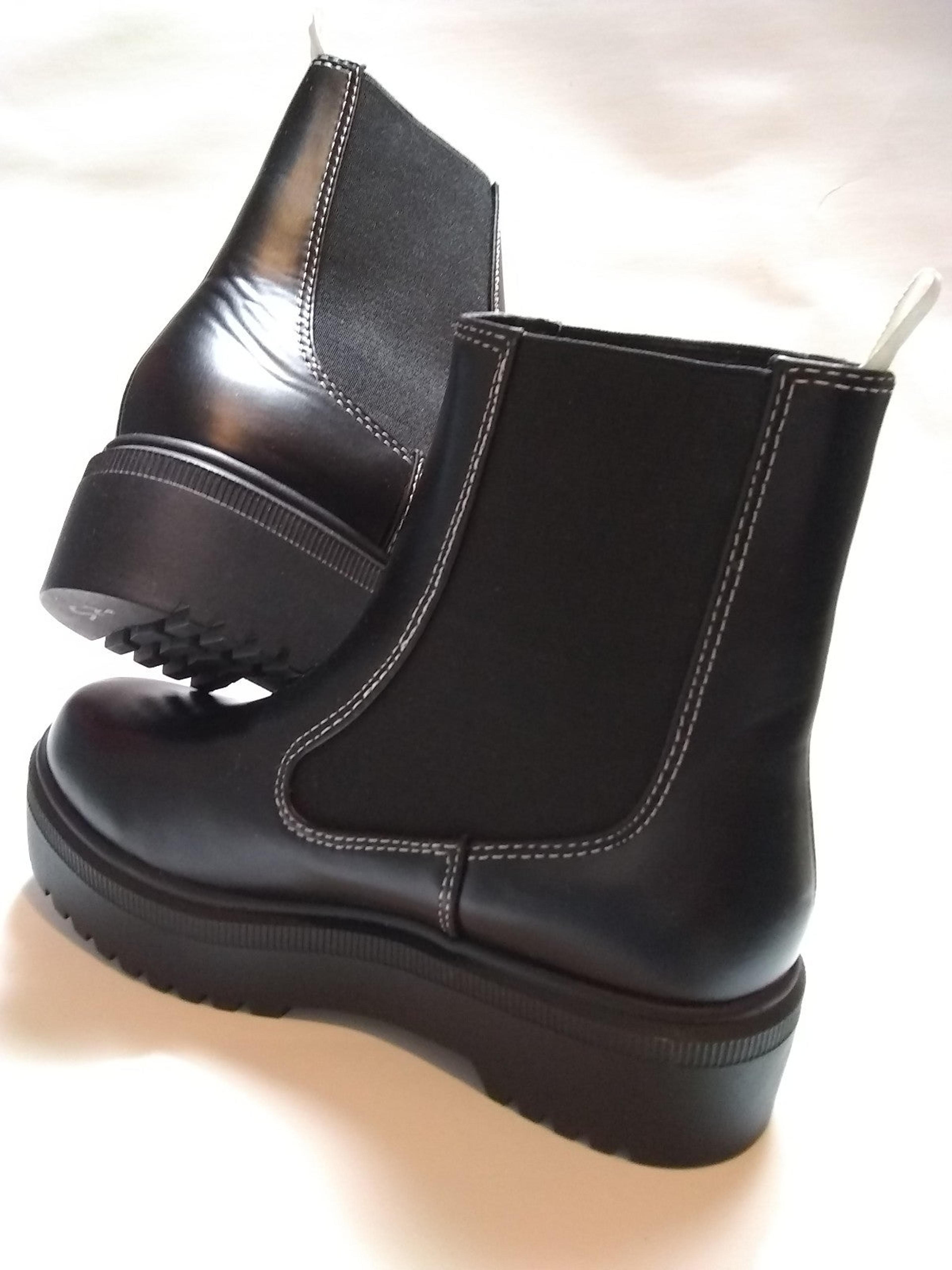 Soda Womens Casual Almond Toe Lug Sole Chunky Heel Ankle Booties Origami Black Crinkle 5.5