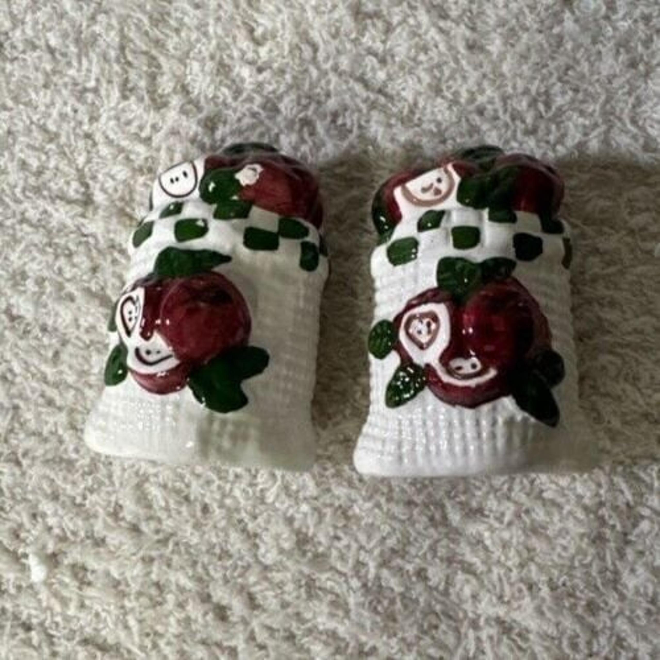 Apple Heart Ceramic 2 Piece Salt and Pepper Shakers