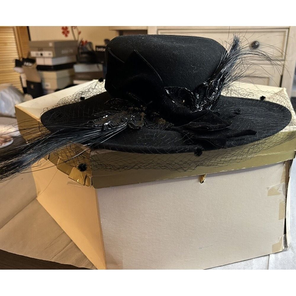Vintage woman's Black hat with decoration. Brand Don Anderson, Wool And Hat Box