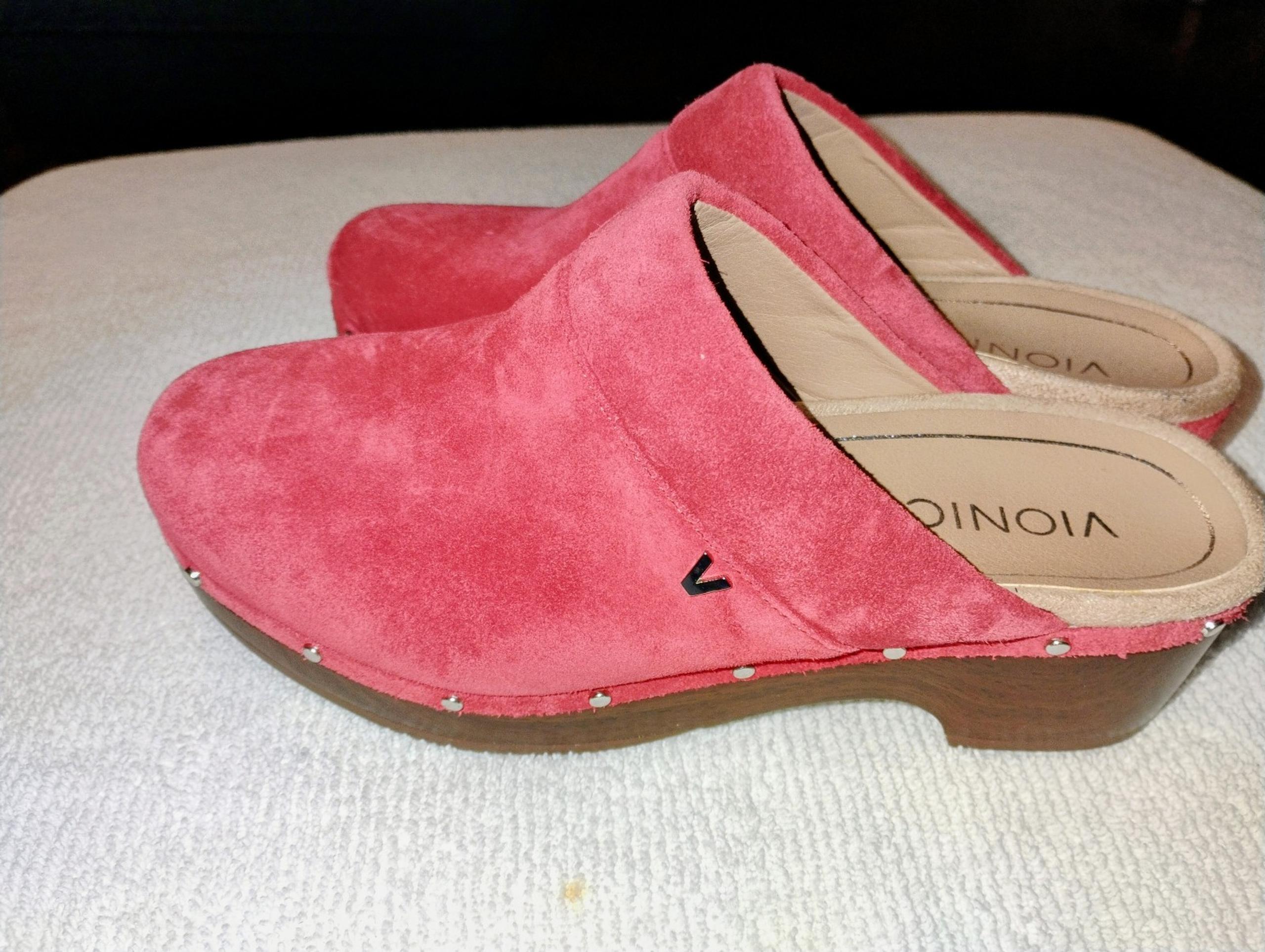 Vionic red clogs wedge heel size 7 good condition