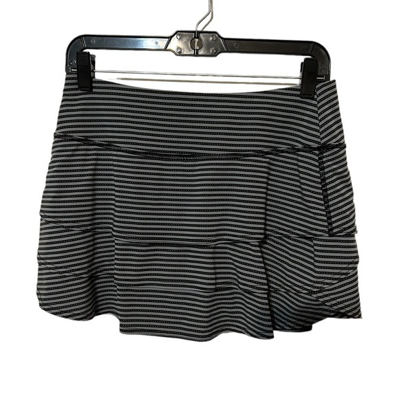 Athleta Black and Gray Striped Skort Size Small