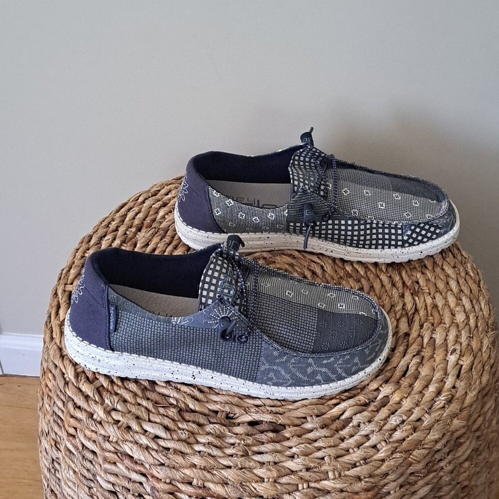 NWOT Hey Dude Womens Wendy Chambray Geo Navy Coneflower Print Loafer Sneakers 9