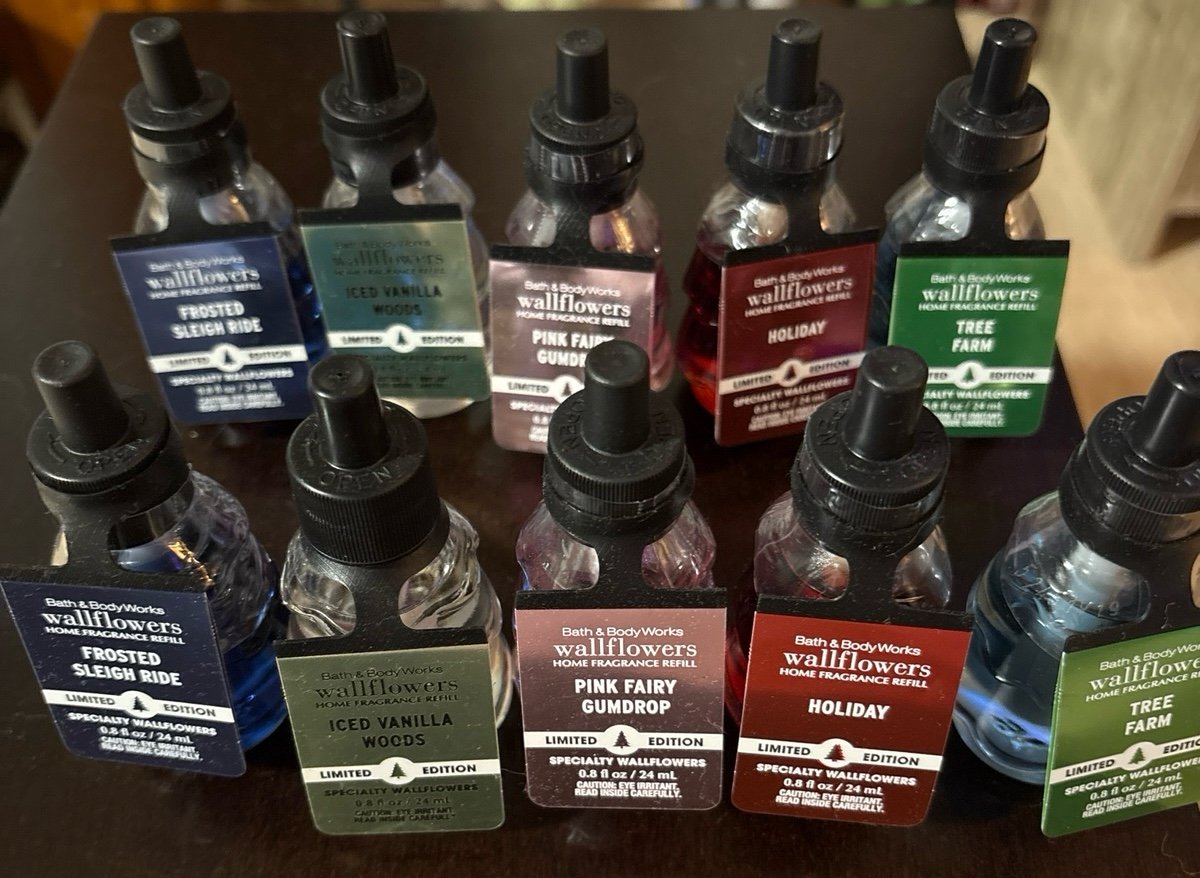 Bath & Body Works Christmas Tree Shaped Wallflowers Bulbs LIMITED EDITION