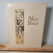 BOOK Holy Bible NIV Large Family Bible with Gold Gilding (Hardcover) 9 X 11.5
