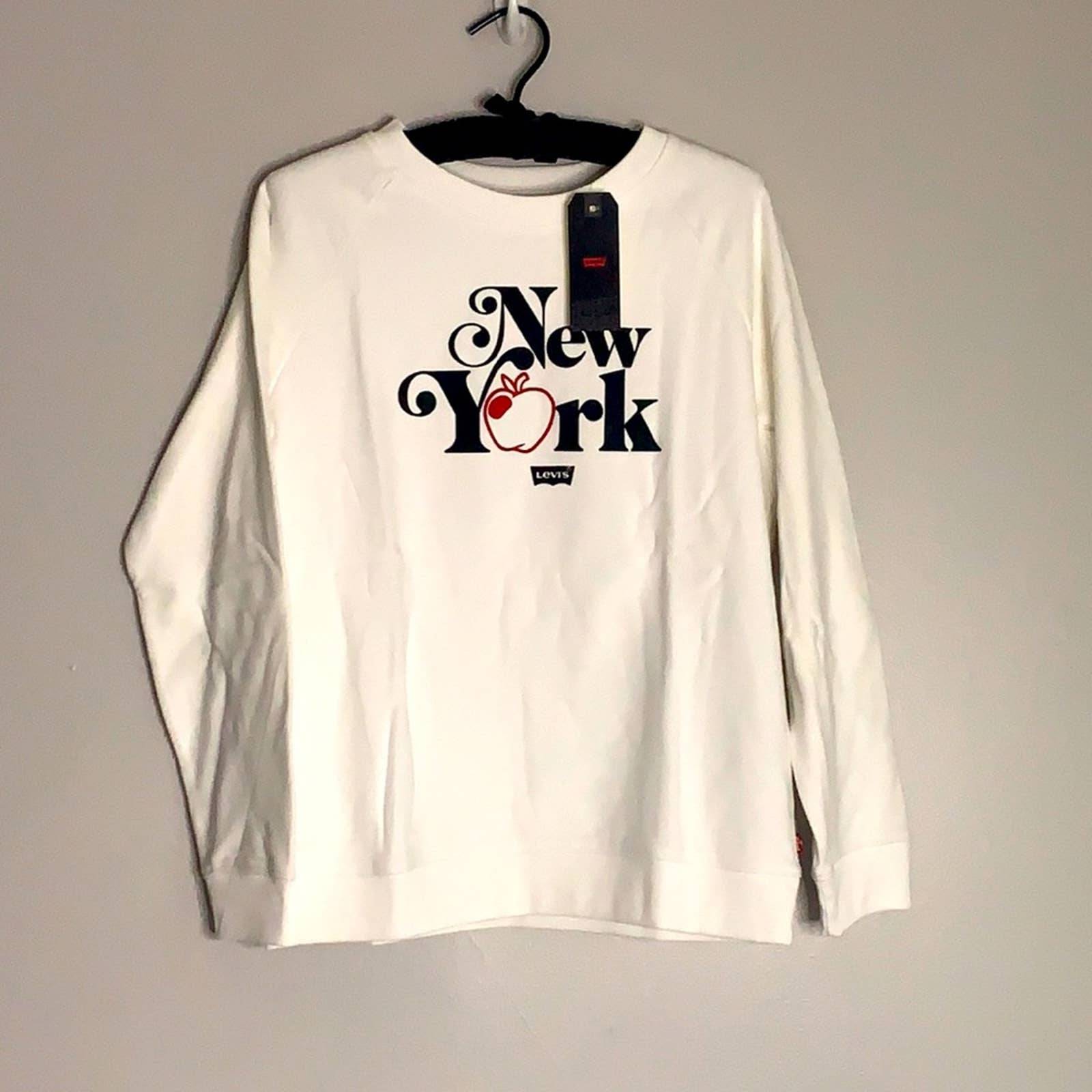 NWT Levi’s big Apple New York sweatshirt