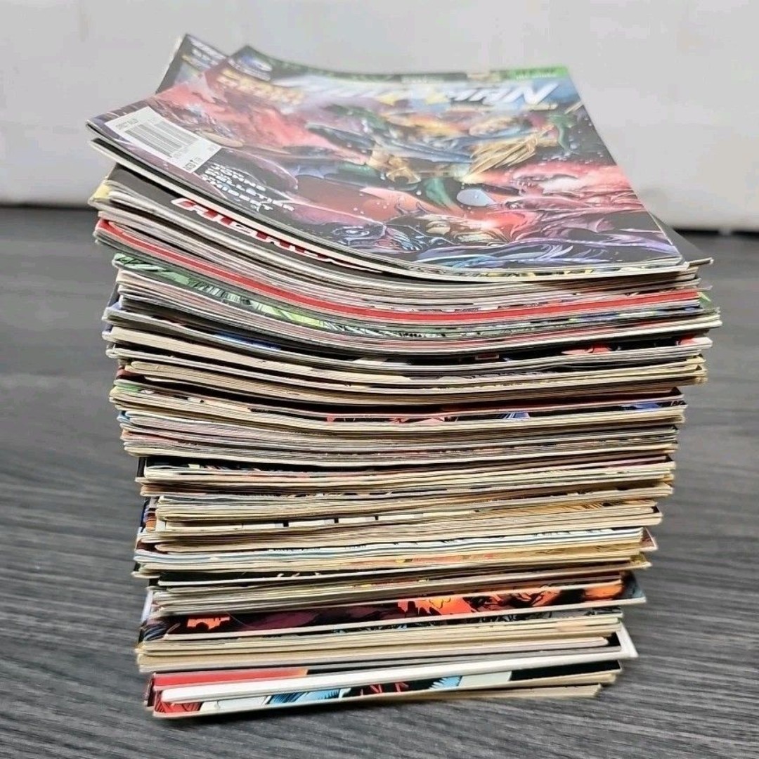Mixed Lot of 100+ Comic Books DC , Image & Valiant