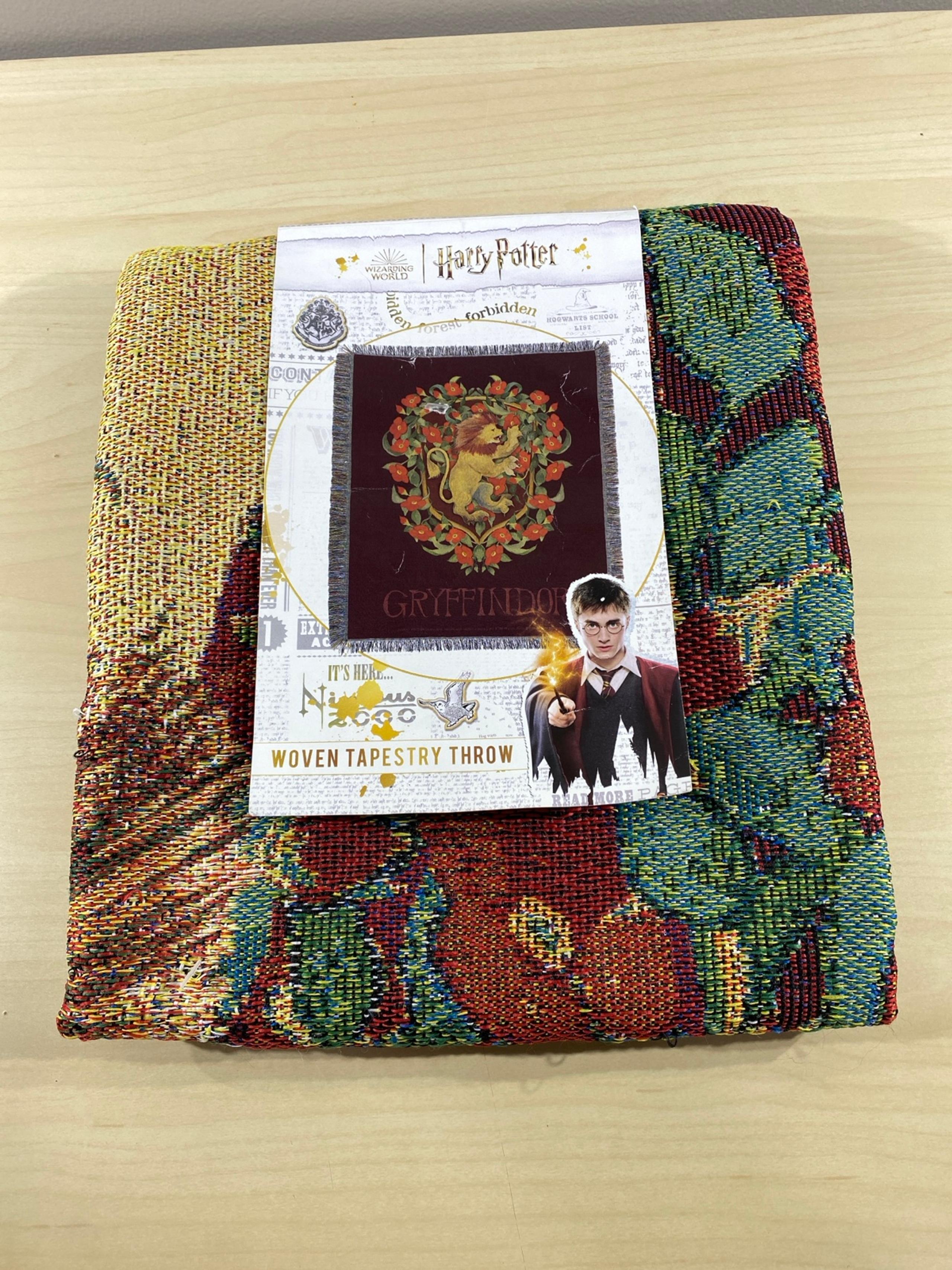 Harry Potter Gryffindor Crest Woven Tapestry Throw Blanket 48x60 NWT