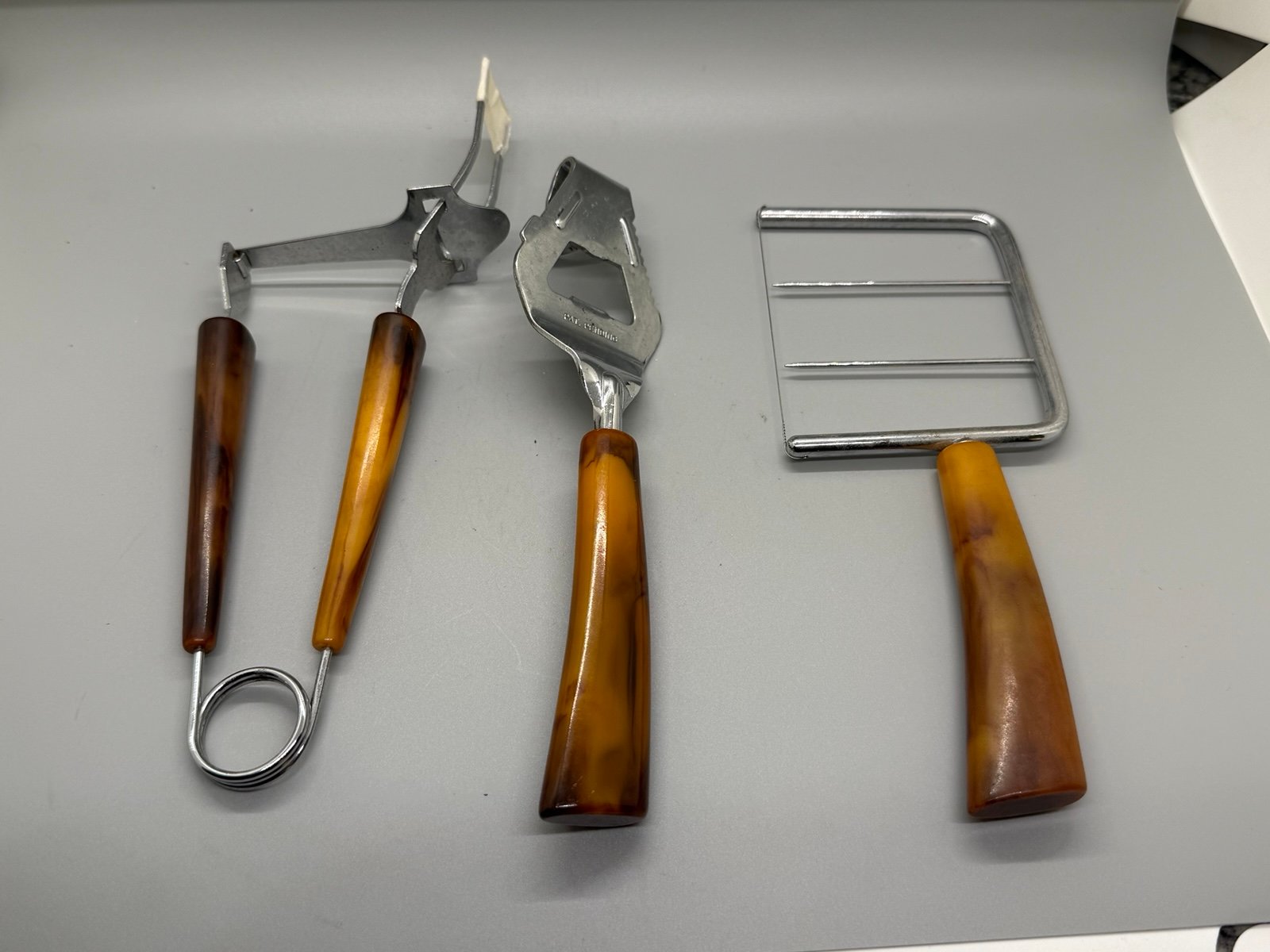 Vintage Set Butterscotch Bakelite Service Ware Meat Server Cake Cutter Opener