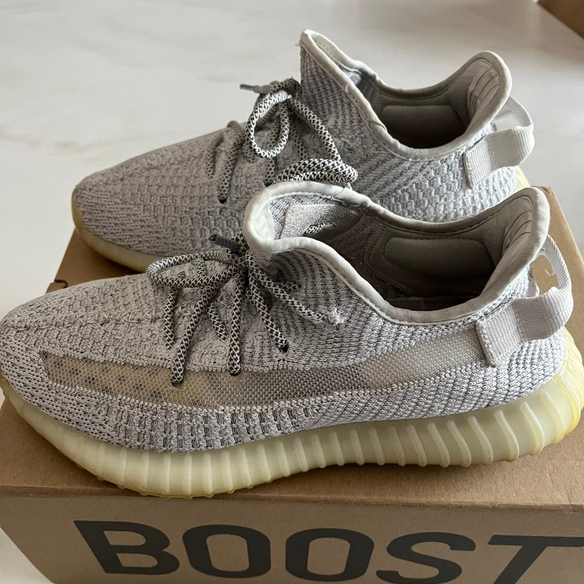 VGUC Yeezy Boost 350v2 size 9