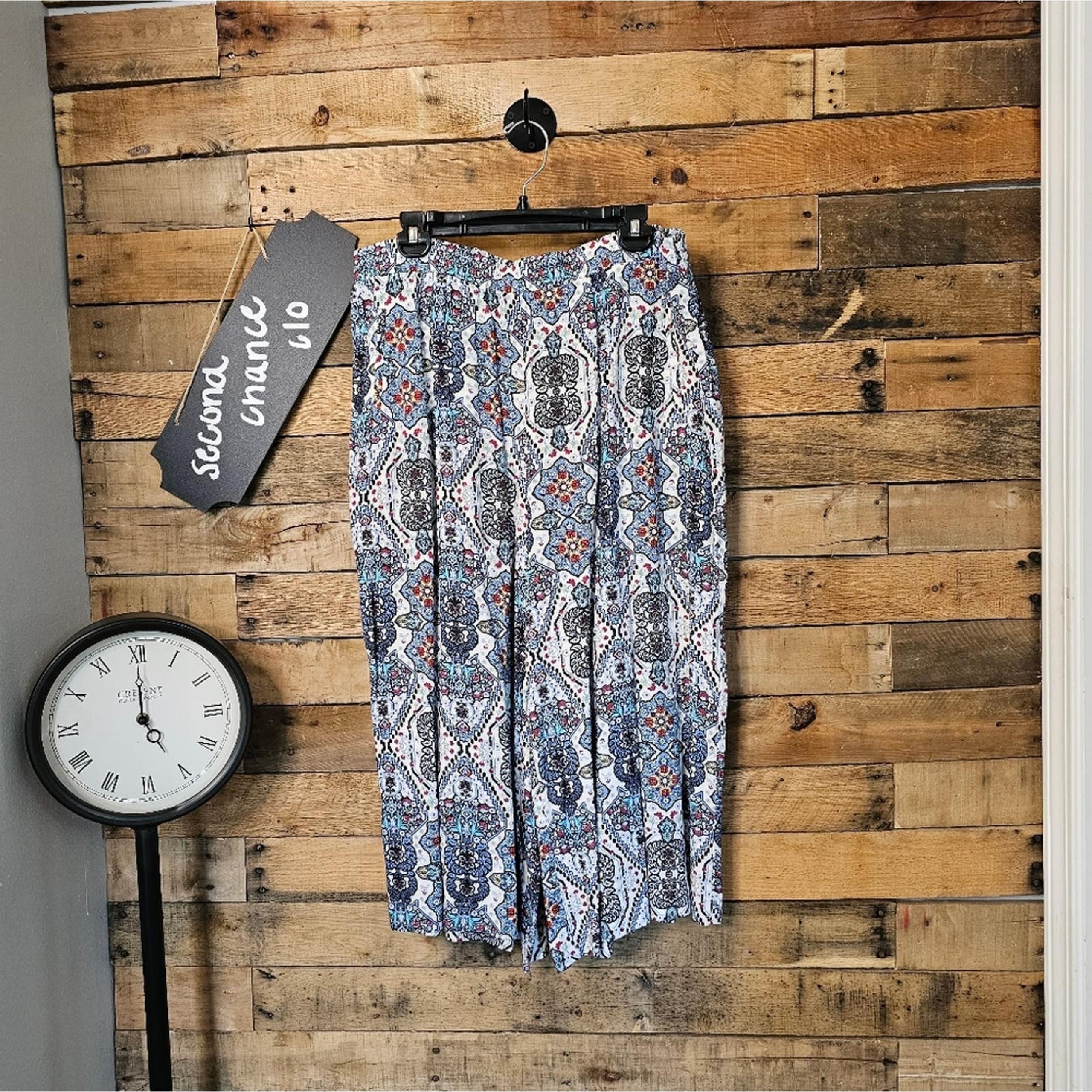 Cato women's blue paisley print capri pants size xl