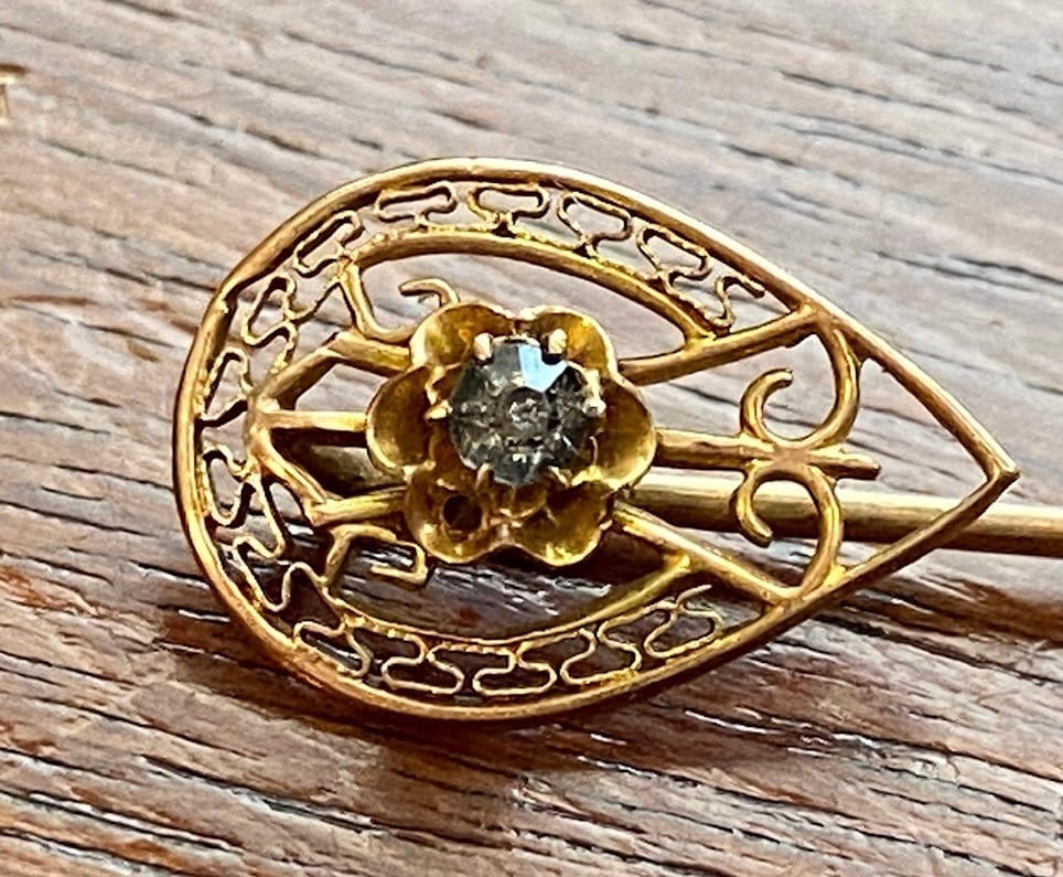 Vintage 12k Yellow Gold Gray Blue Glass Filigree Hat Stick Pin