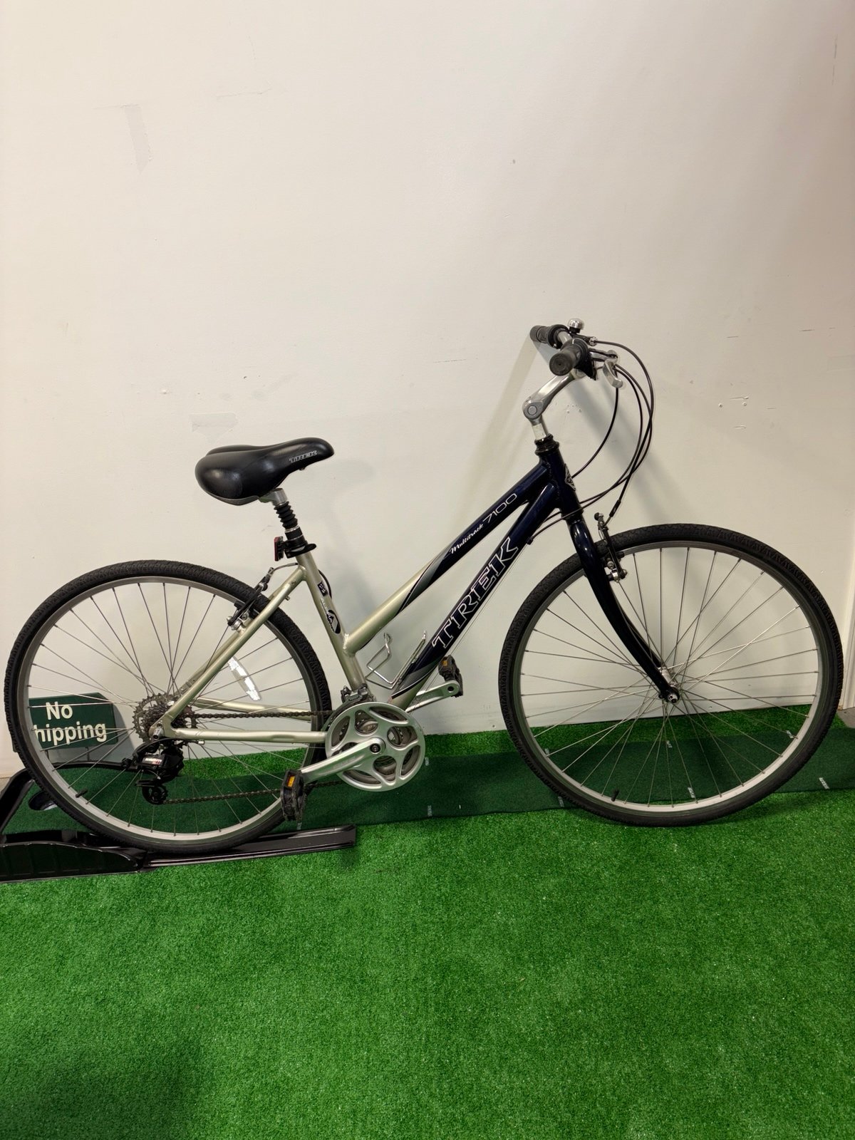 Trek 7100 Ladies Aluminum Hybrid Comfort Bike