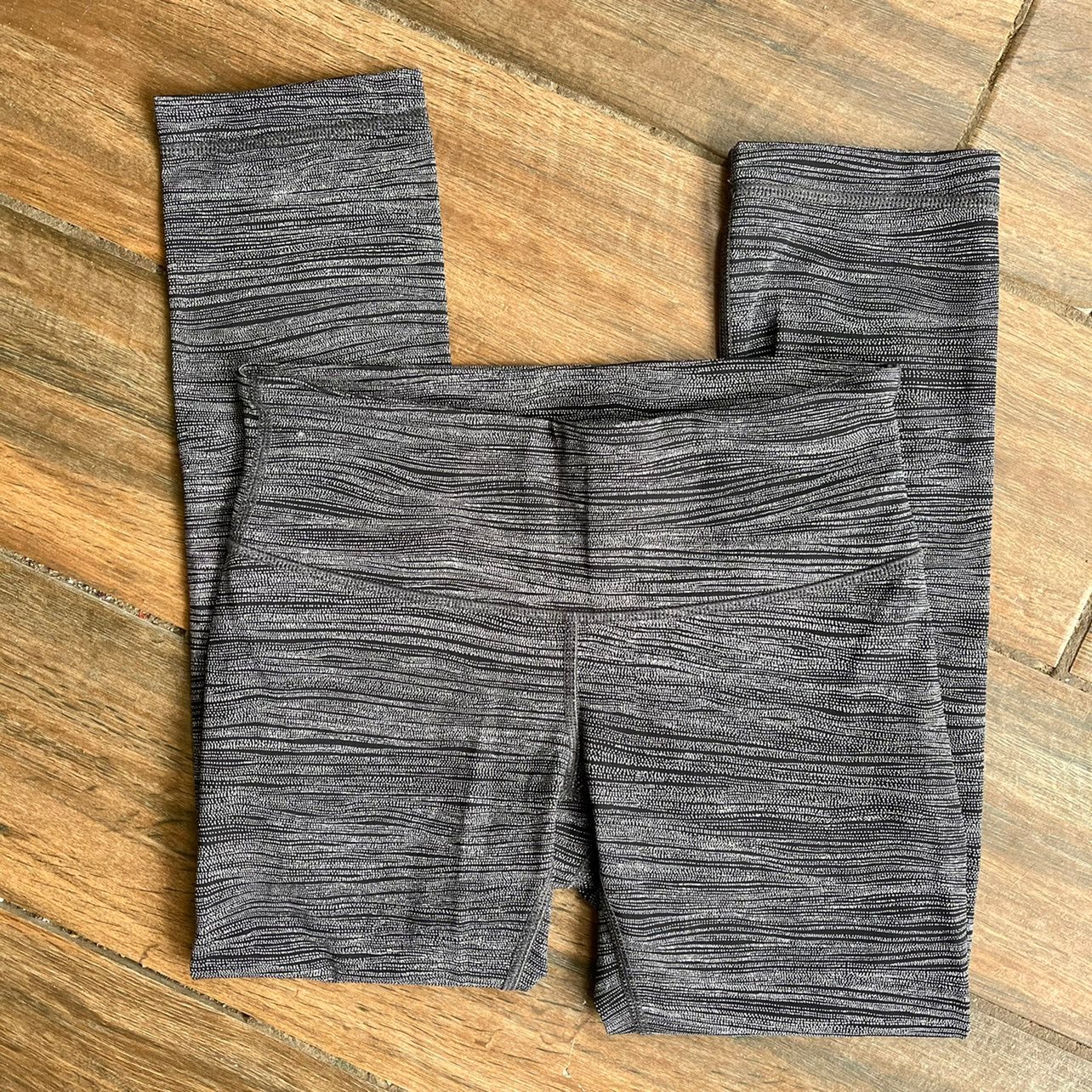 NWOT Lululemon Wunder Under 21 crop tig