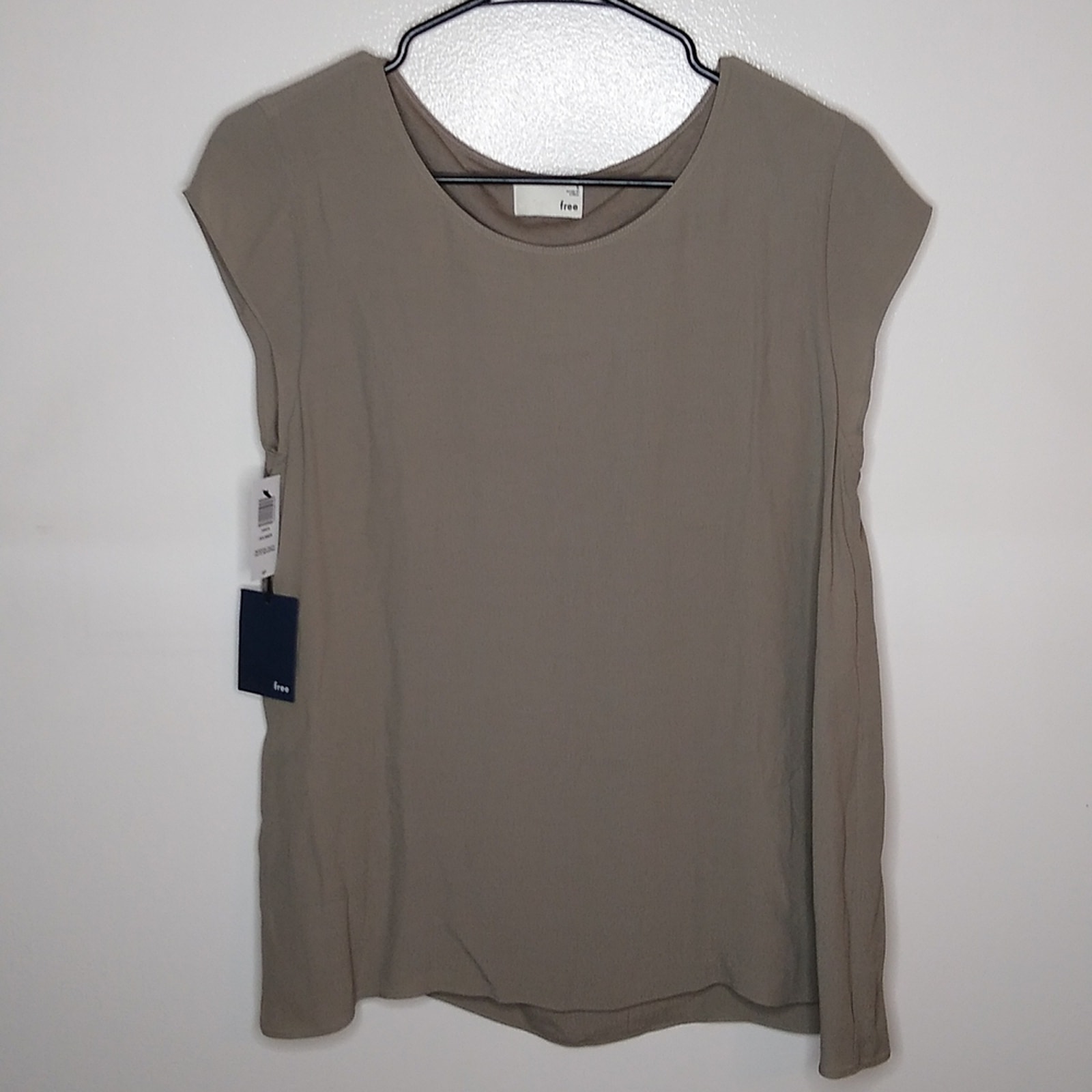 NWT Aritzia Wilfred free women's small taupe short sleeve blouse. Career