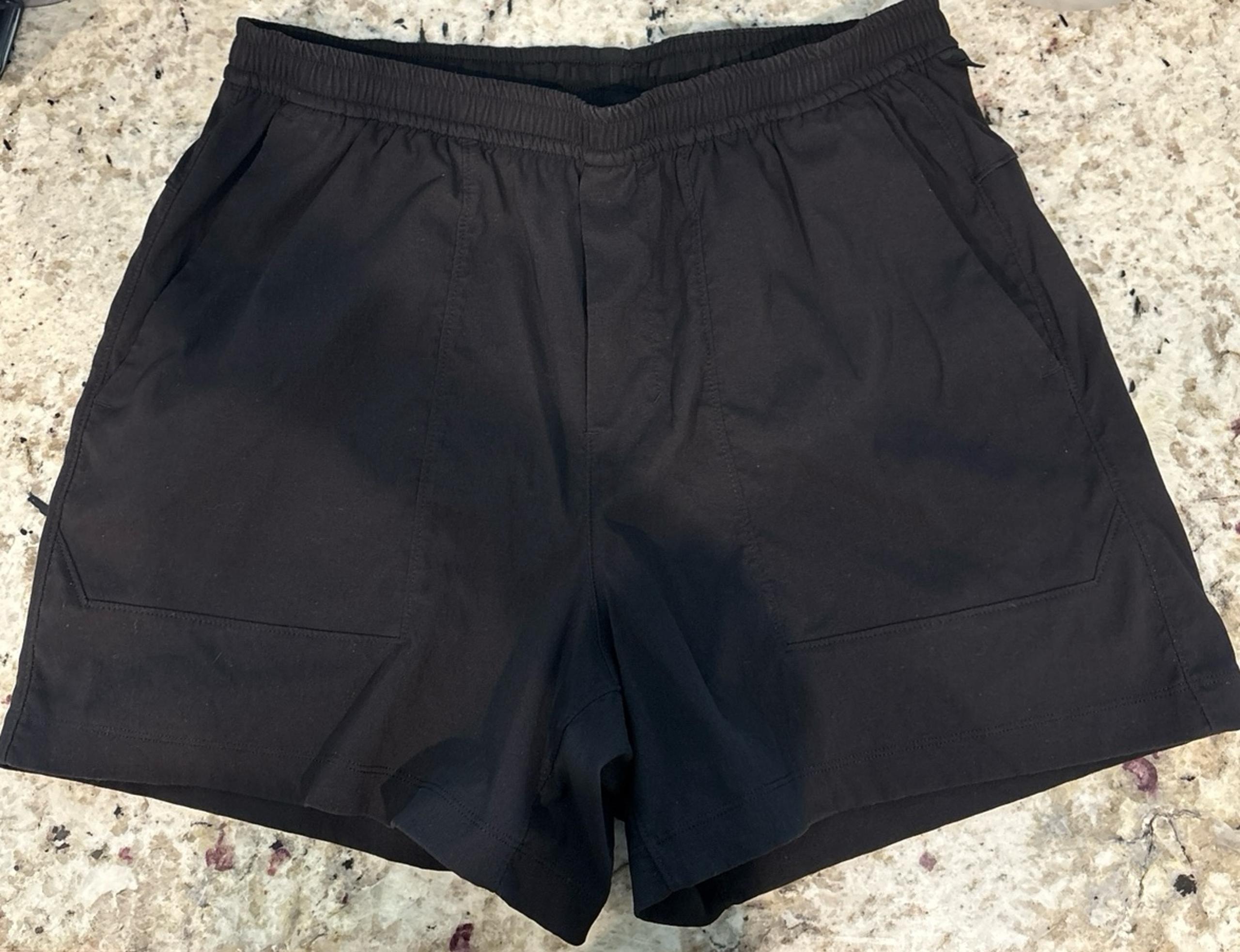 Lululemon Bowline Men’s Shorts 5” inseam Large