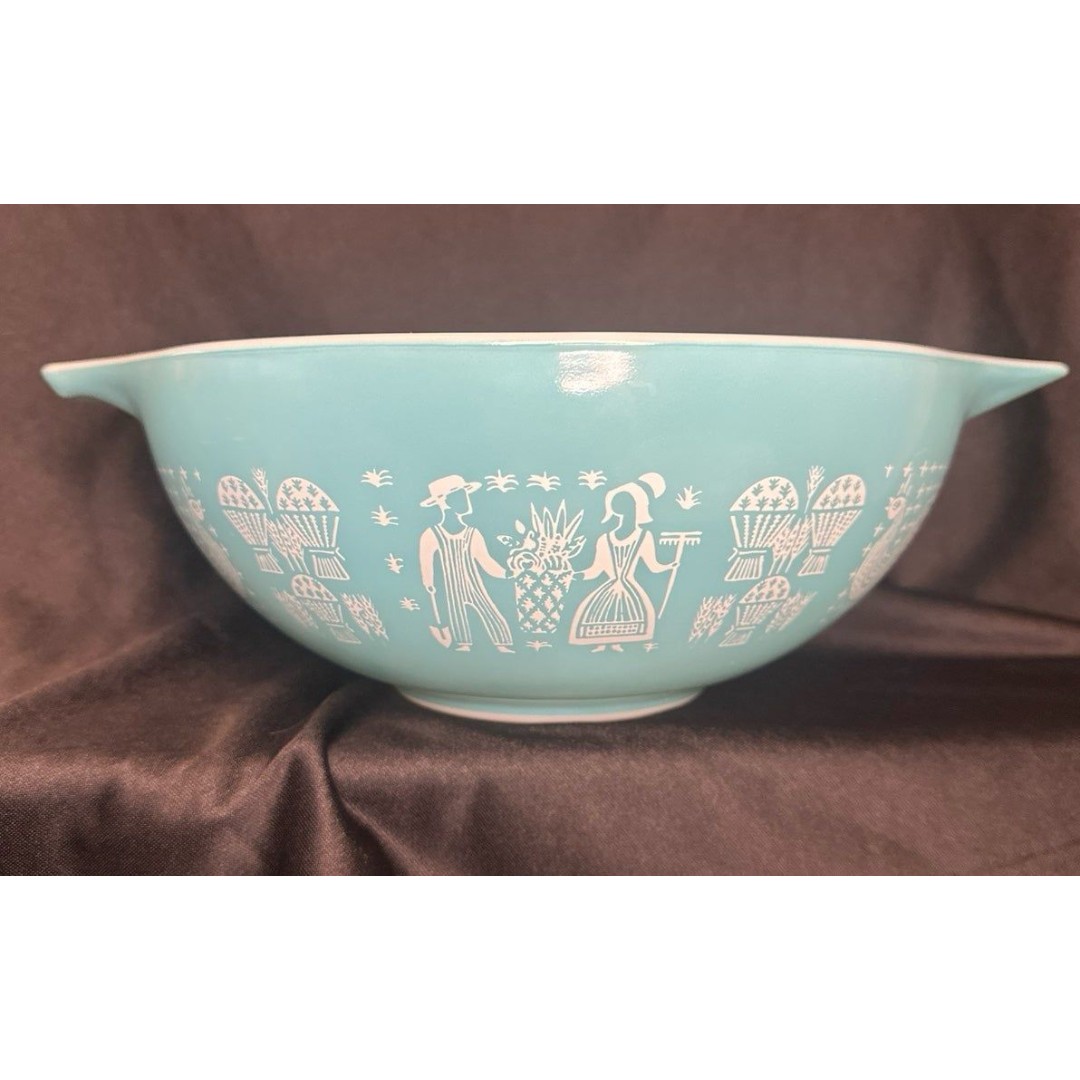 Pyrex 444 butterprint turquoise Cinderella bowl