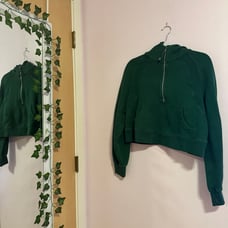 EVERGLADE GREEN LULULEMON CROPPED SCUBA FUNNEL NECK HALF- ZIP XS/S