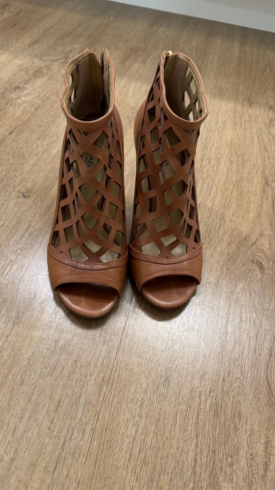 Michael Kors Yvonne Lattice Leather Peep Toe Heels Tan size 6.5