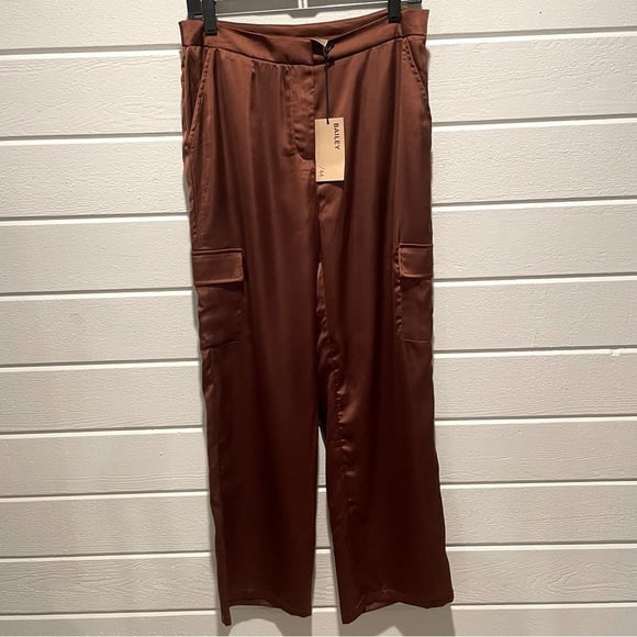 NWT Bailey 44 Satin Relaxed Fit High Rise Wide Leg Cargo Pants Size 6