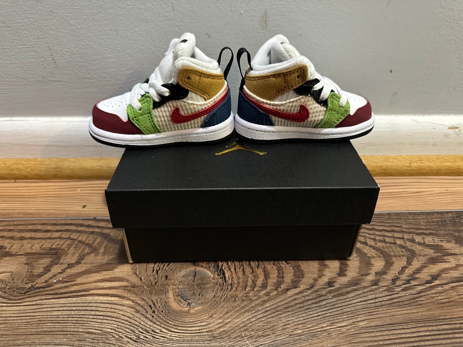 Jordan 1 Mid SE