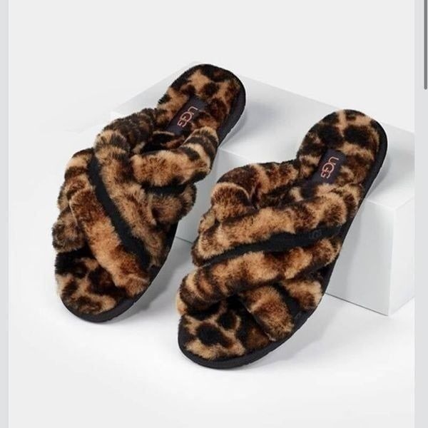 即発★関税込【UGG】 SCUFFITA PANTHER PRINT Amazon.com | UGG Scuffette II Panther Print Womens Slipper