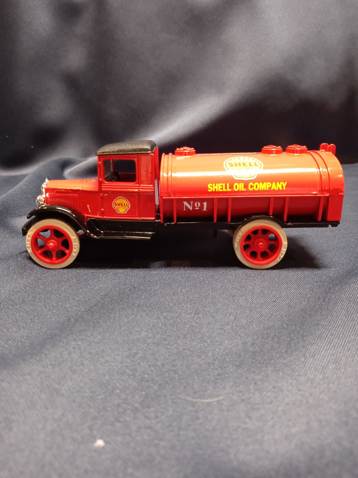 Ertl 1931 Hawkeye Tanker