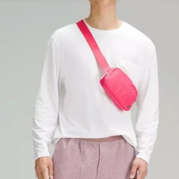 NWT lululemon Everywhere Belt Bag 1L in Lip Gloss
