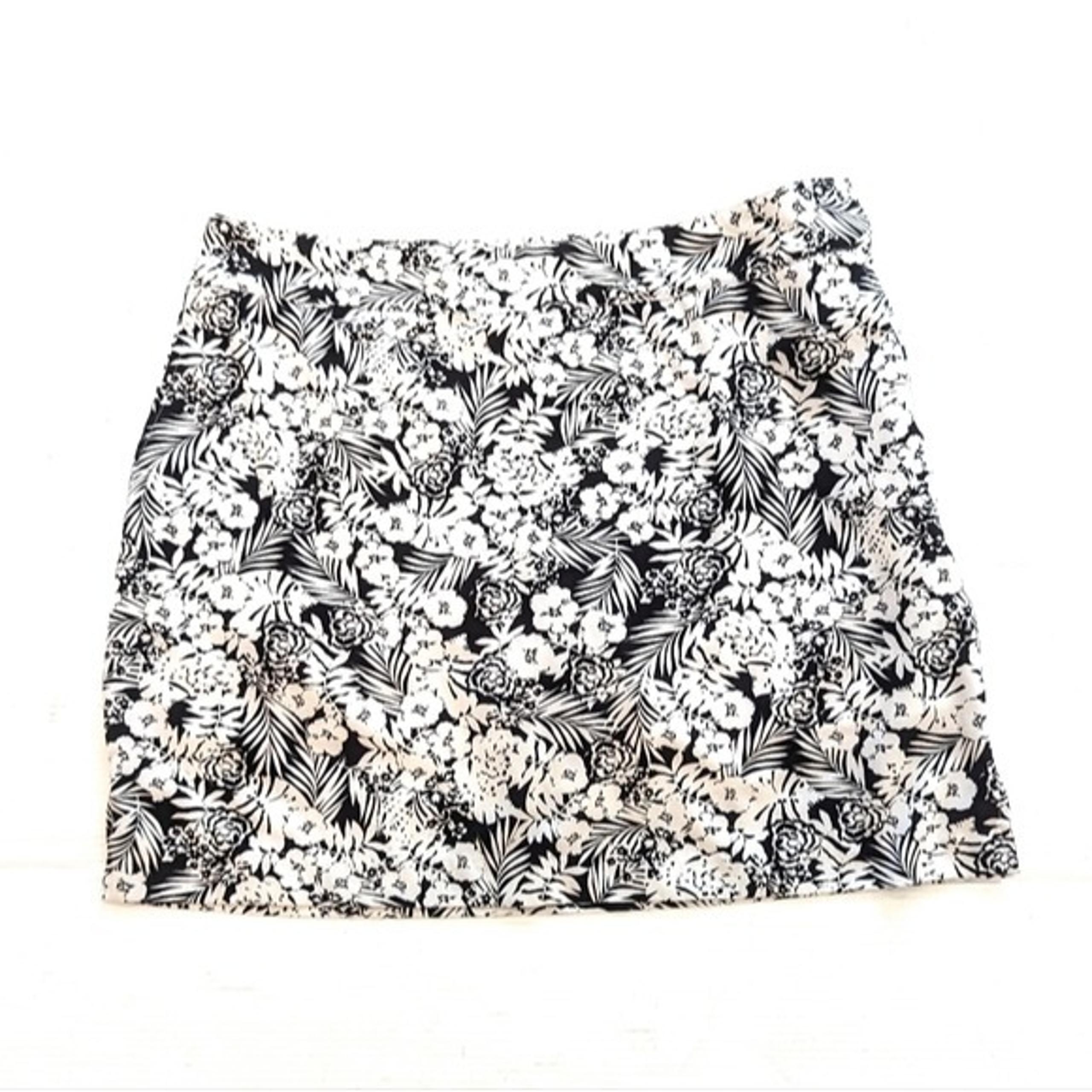 IZOD Golf women's black and white floral athletic skort pickleball tennis Skirt
