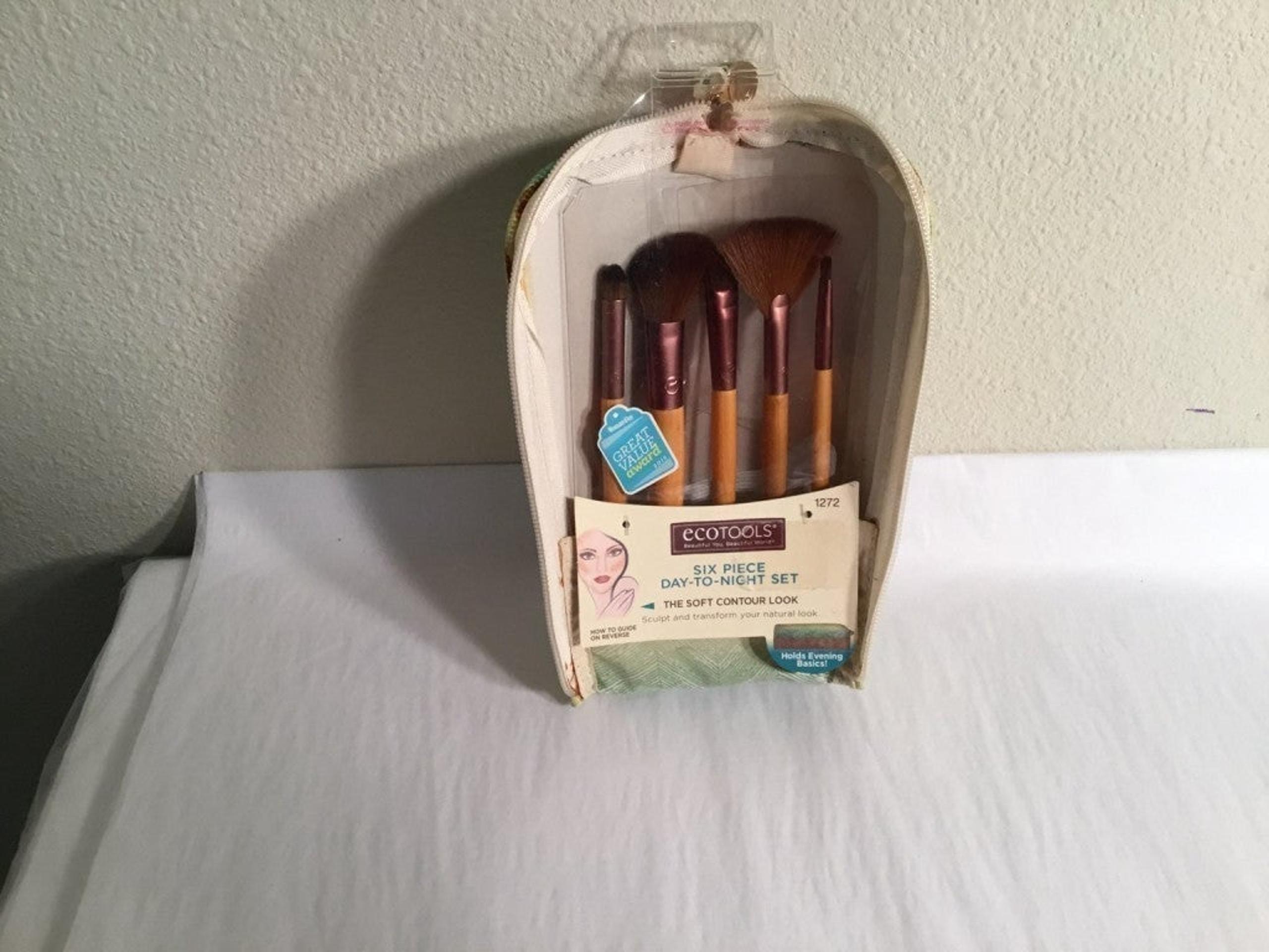 6 PIECES DAY TO NIGHT SET  ECOTOOLS MAKEUP BRUSH