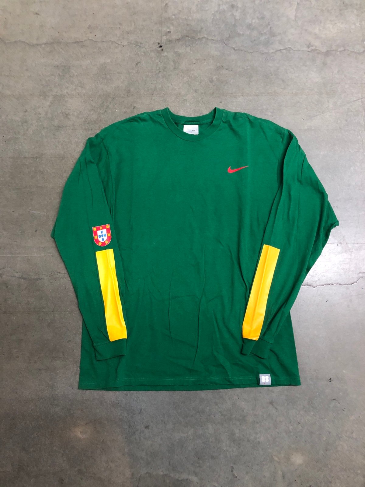 Vintage Y2K Nike Portugal National Football Team Long Sleeve T-Shirt Men’s Large