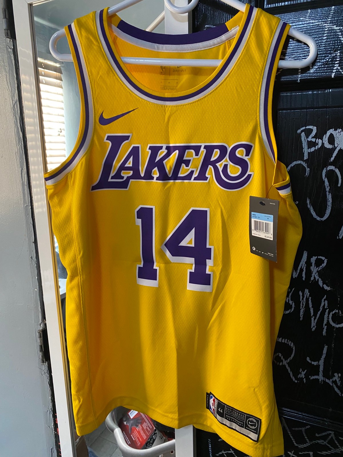 Lakers jersey brand new Medium